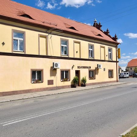 Hotel Stary Ratusz Kostomloty Экстерьер фото