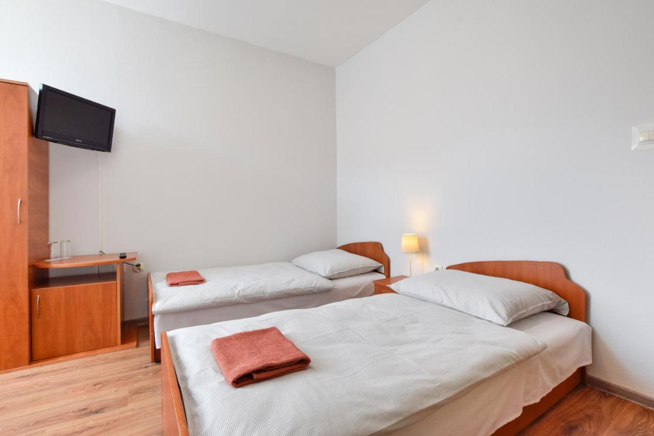 Hotel Stary Ratusz Kostomloty Экстерьер фото