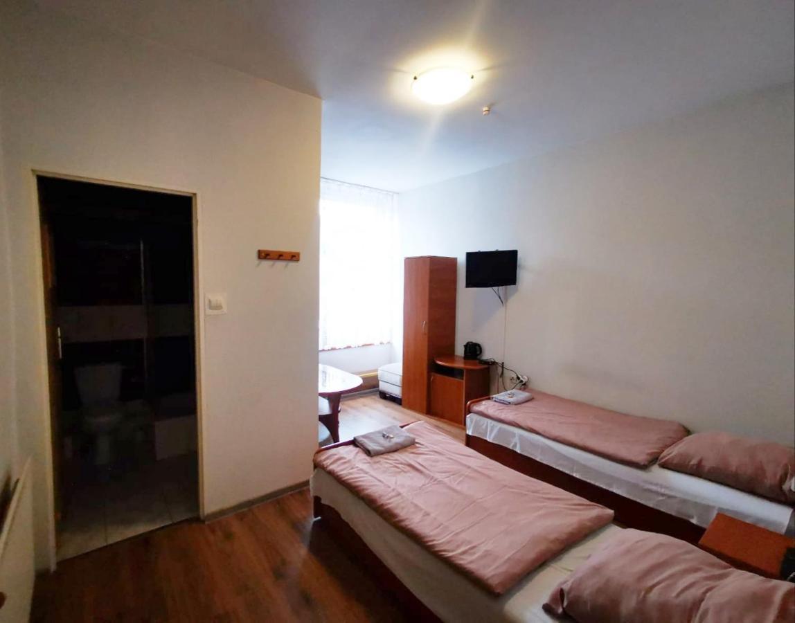 Hotel Stary Ratusz Kostomloty Экстерьер фото
